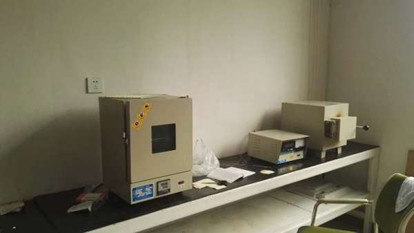 �t��̼������x